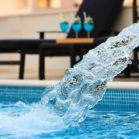 Luxury Mariva With Heated Pool 비르