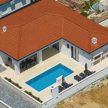 ヴィラ Luxury Mariva With Heated Pool ヴィル