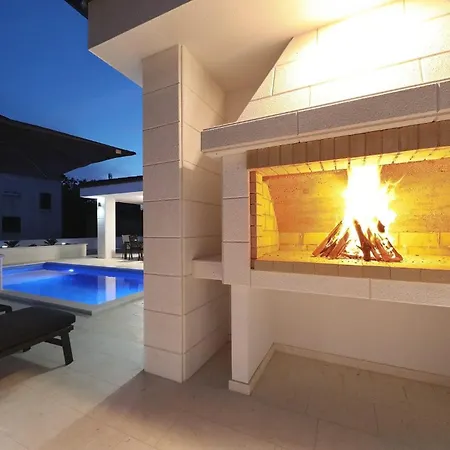 Luxury Mariva With Heated Pool ヴィラ *