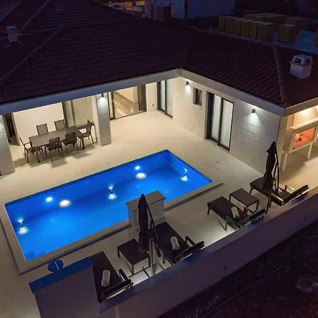 Luxury Mariva With Heated Pool ヴィル