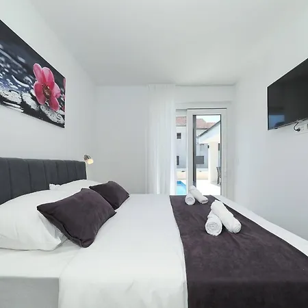 Luxury Mariva With Heated Pool * ヴィル