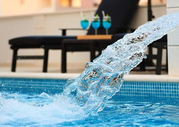 Luxury Mariva With Heated Pool 비르