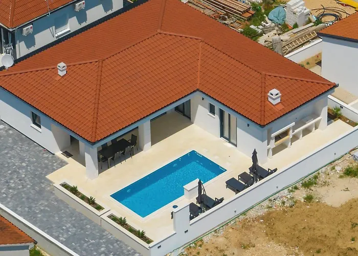 Villa Luxury Mariva With Heated Pool Vir
