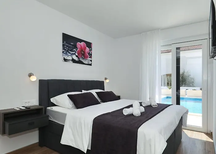 빌라 Luxury Mariva With Heated Pool *