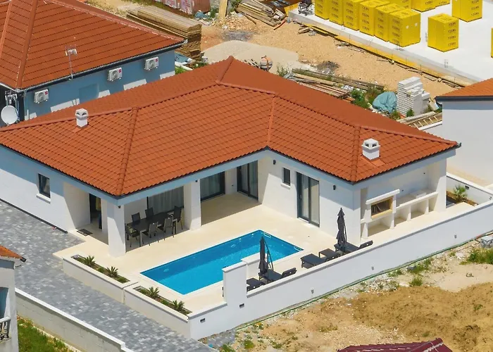 빌라 Luxury Mariva With Heated Pool