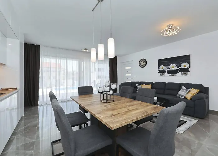 Luxury Mariva With Heated Pool