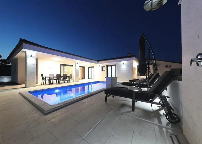 Luxury Mariva With Heated Pool 빌라