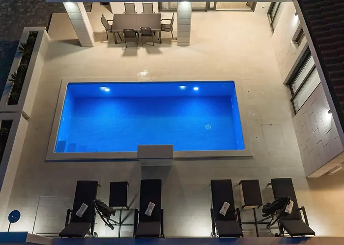 Luxury Mariva With Heated Pool Villa Vir