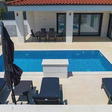 Luxury Mariva With Heated Pool