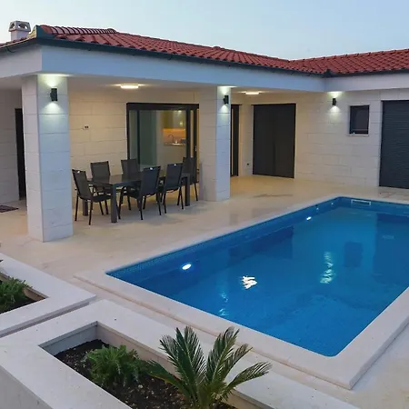 Villa Luxury Mariva With Heated Pool Vir