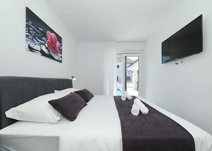 Luxury Mariva With Heated Pool * Вир